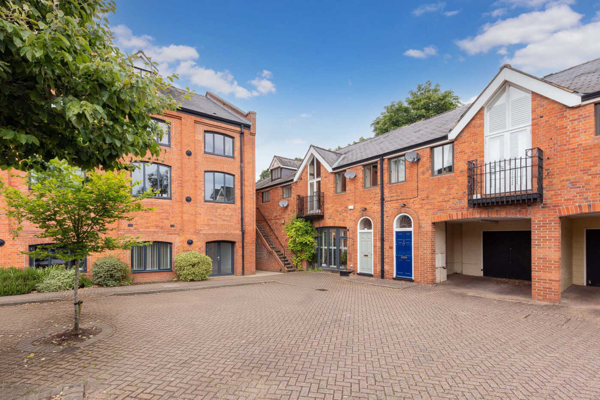 2-bed flat on 1a Brakspear Mews New Street, Henley-On-Thames, £900,000