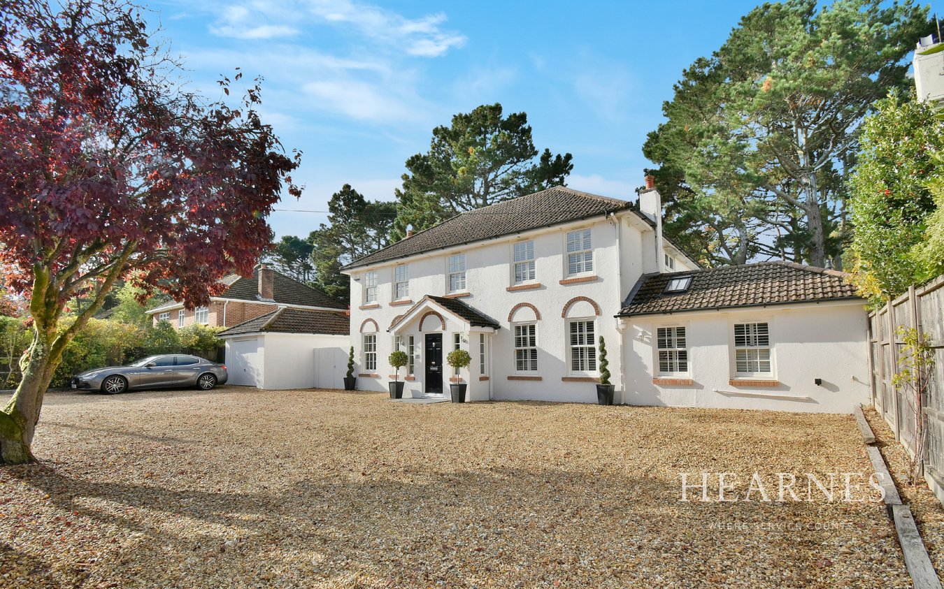 4 bedroom detached house for sale 0