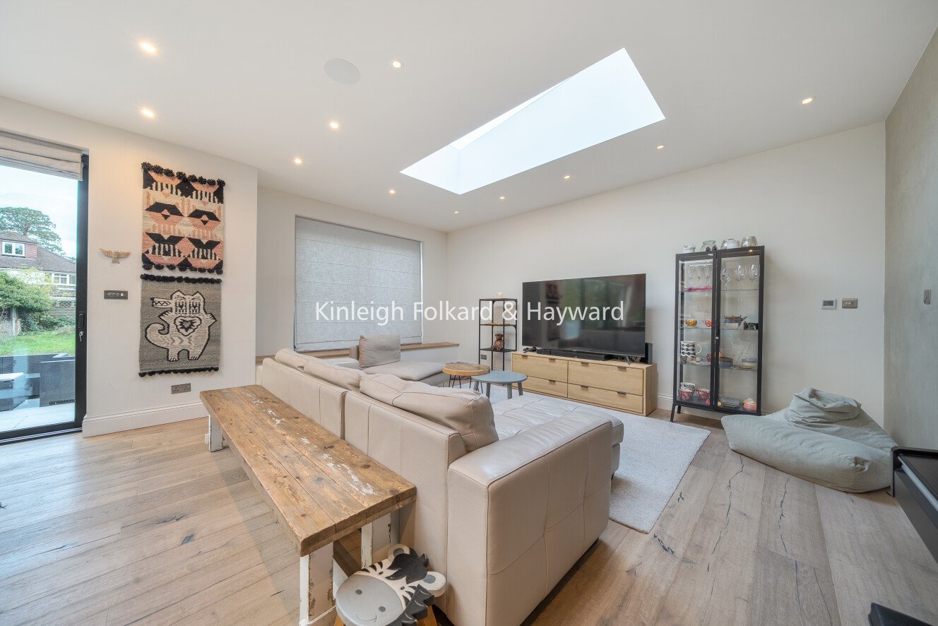 4 bedroom detached house for sale 0