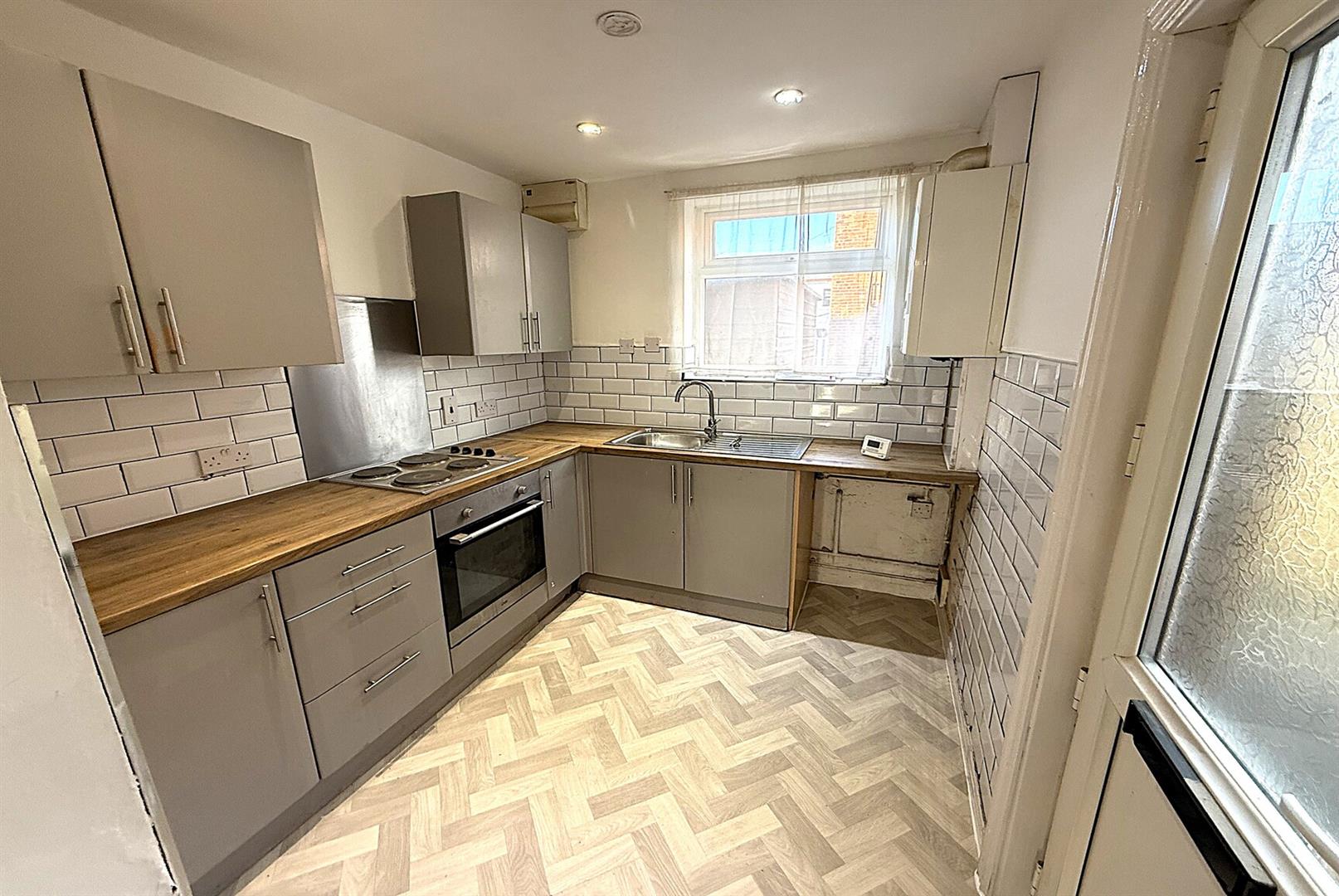 16, Carrington Terrace, Kiveton Park photo 4
