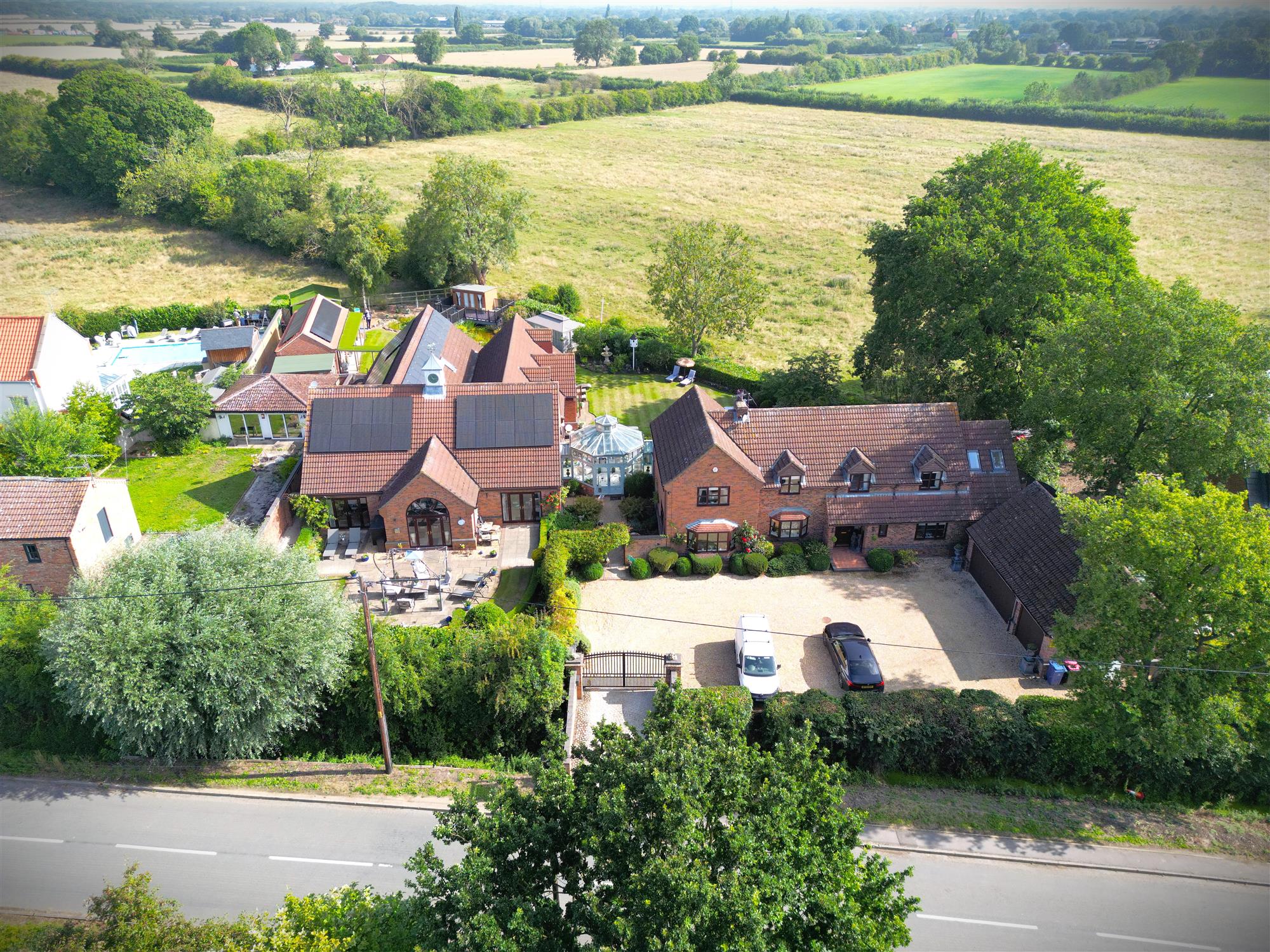 5 bedroom property for sale 0