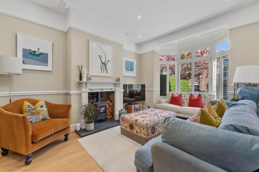 14 Hilltop, Loughton photo 4