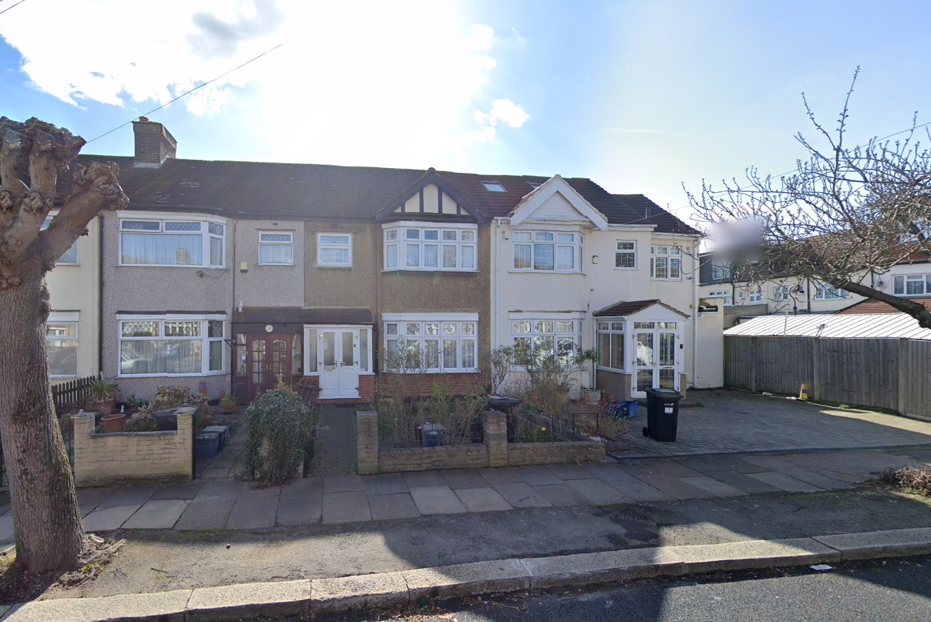 4 Applegarth Drive, Ilford photo 3