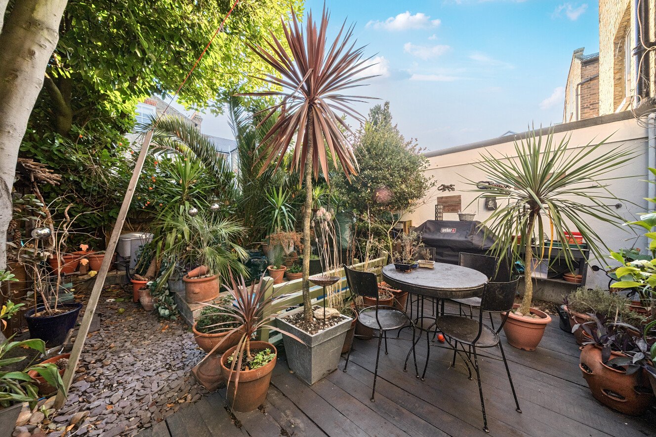 4 bedroom end terrace house for sale 0