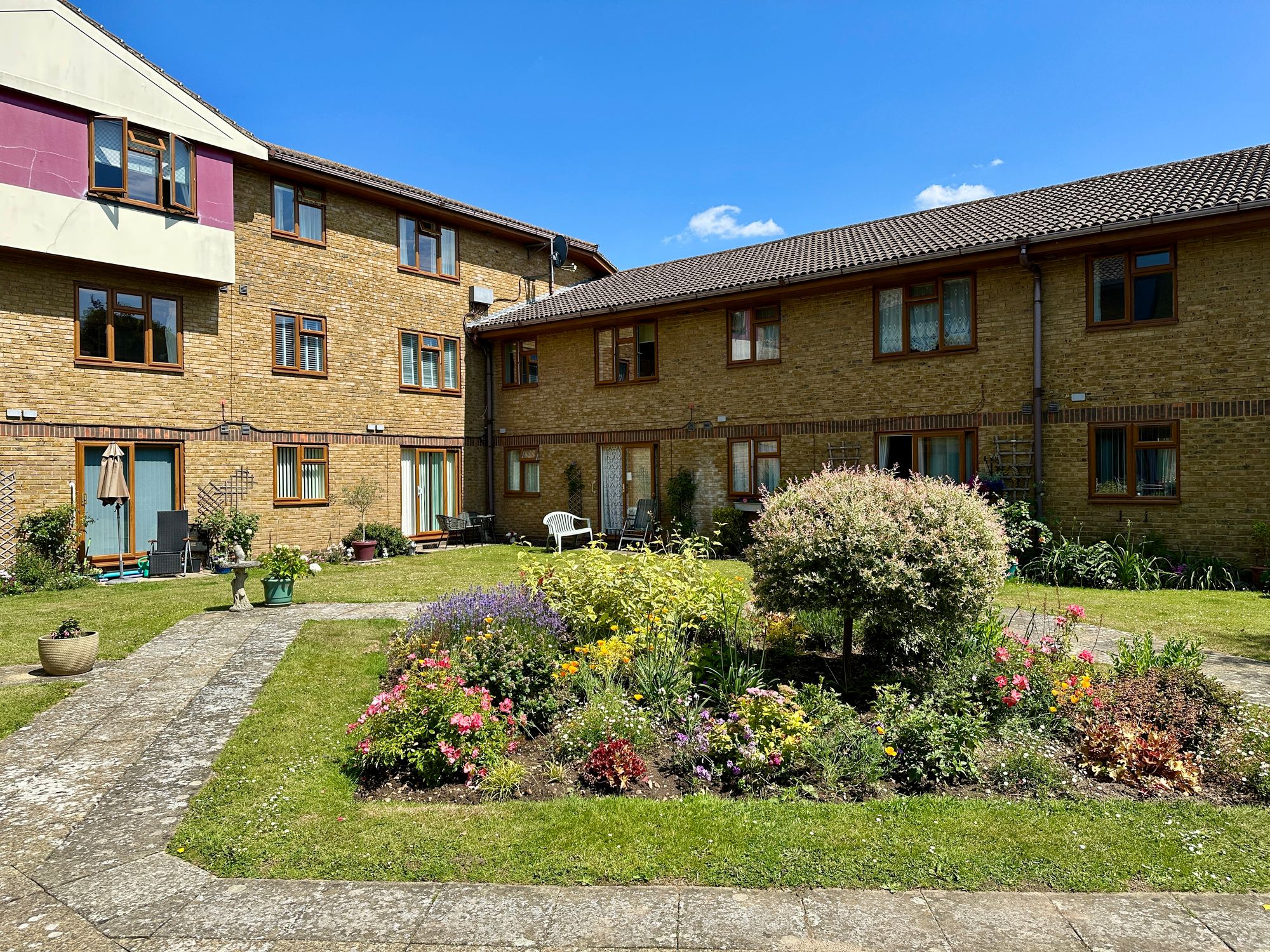 1-bed flat on 42 Allington Court Outwood Common Road, Billericay, £175,000