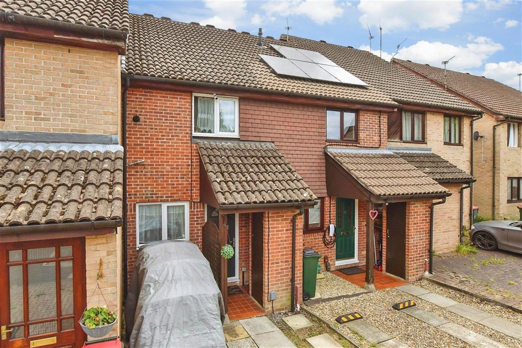 2-bed terraced on Guinevere Road Ifield, Crawley, £300,000