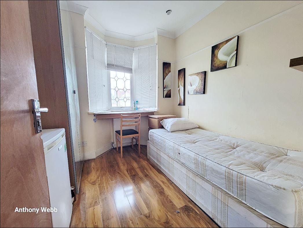 Single room 40, Halstead Road, London photo 5
