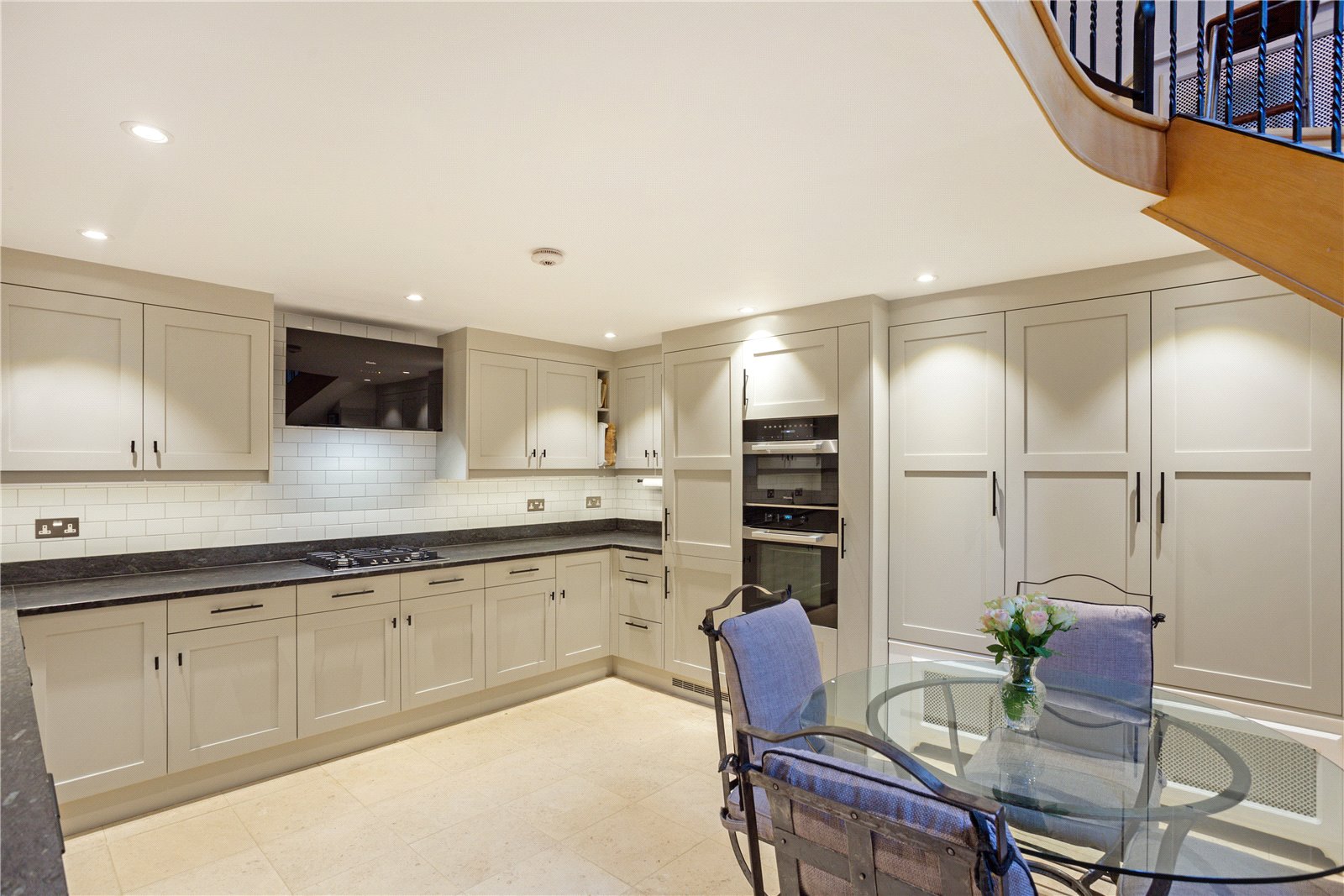 3 bedroom flat for sale 0