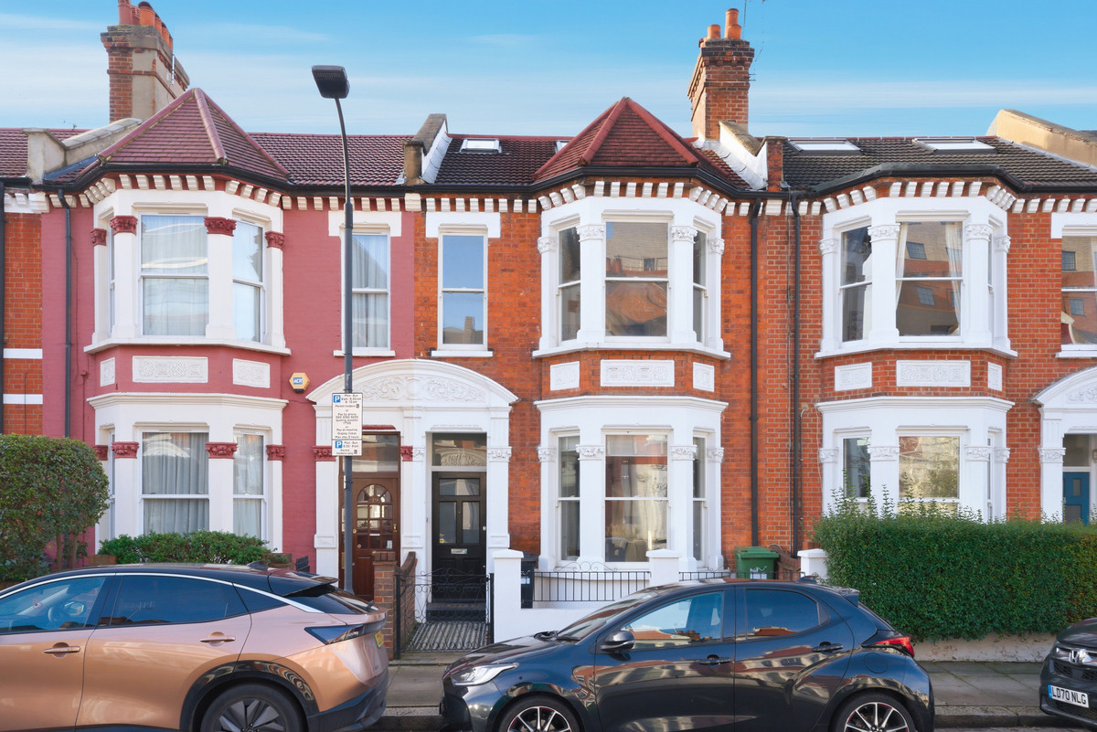 4 bedroom terraced house for sale 0