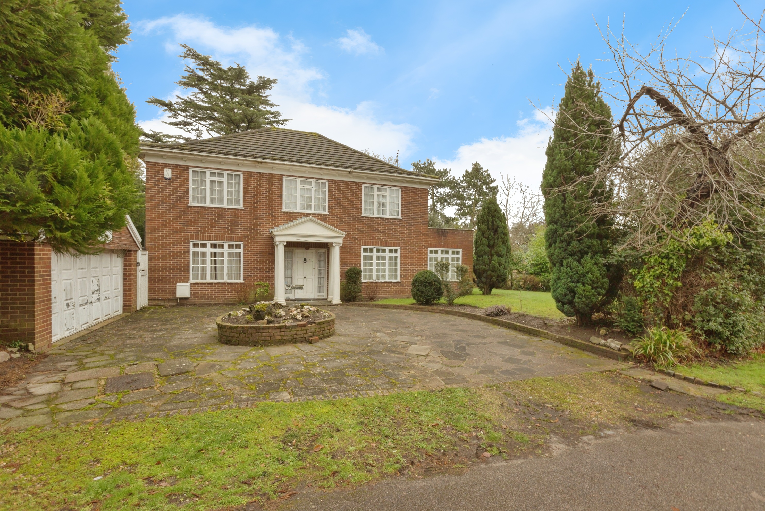 6 bedroom detached house for sale 0