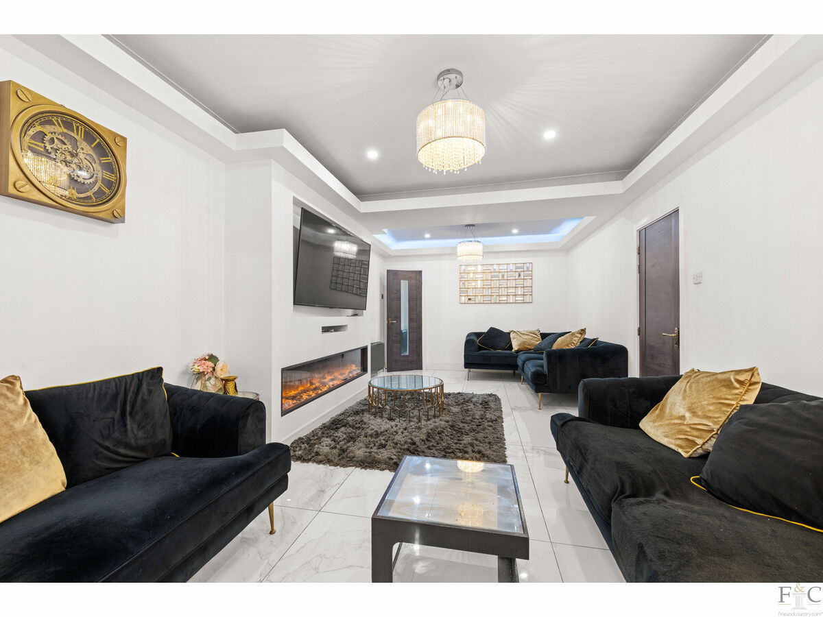 6 bedroom detached house for sale 0