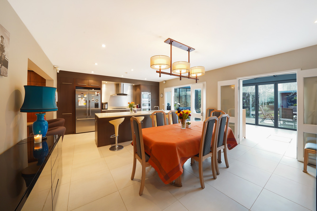 5 bedroom flat for sale 0