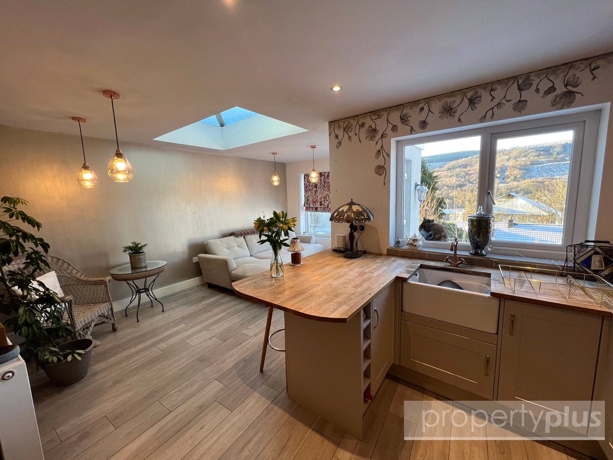 4, Trip Terrace, Rhondda Cynon Taff photo 3