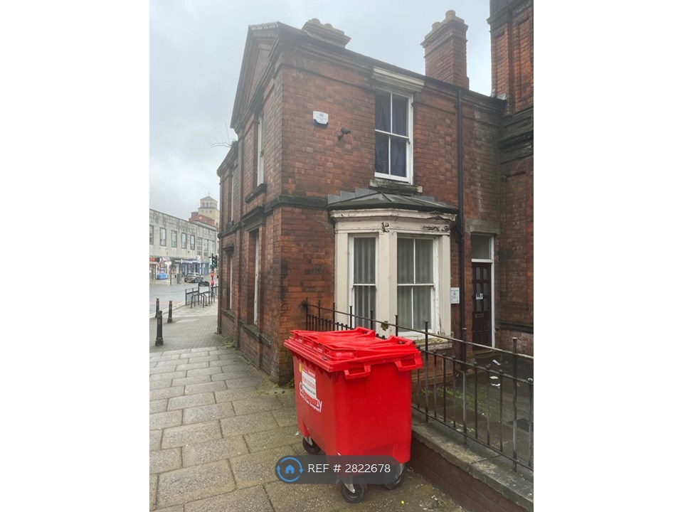 2-bed house on A School St, Wolverhampton, £1,000/mo