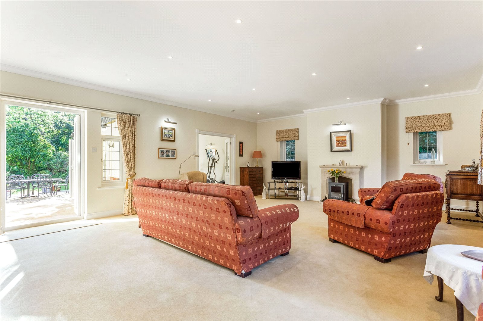 6 bedroom detached house for sale 0