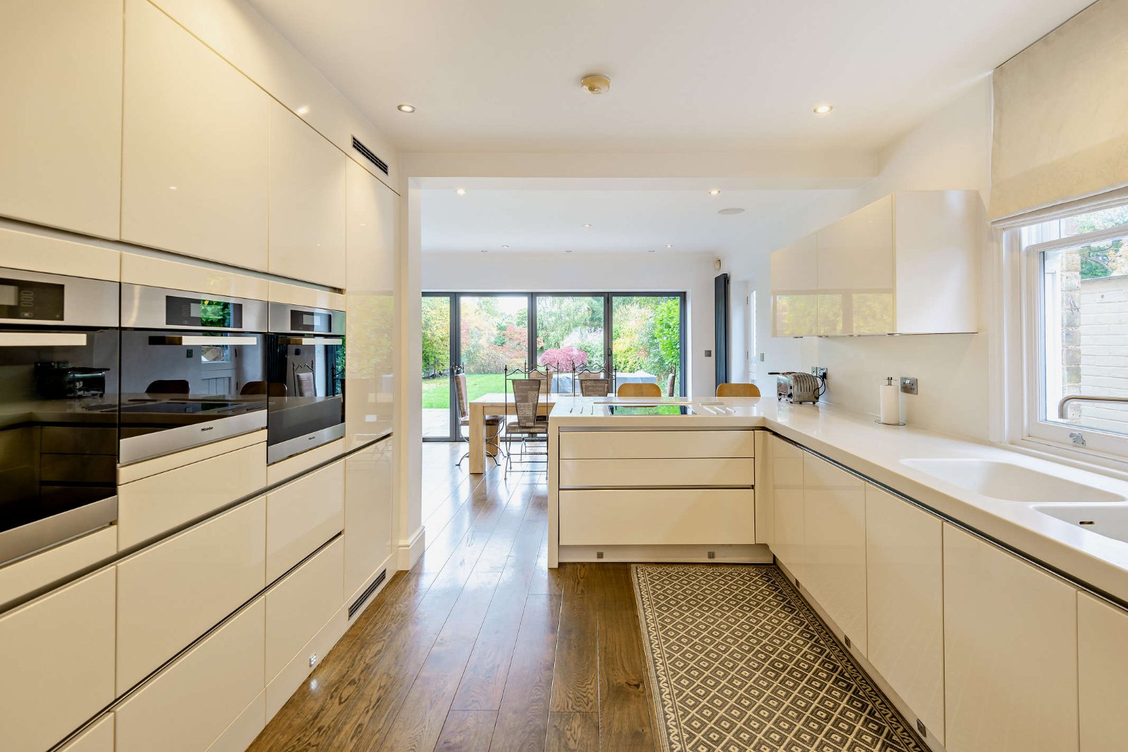 5 bedroom detached house for sale 0