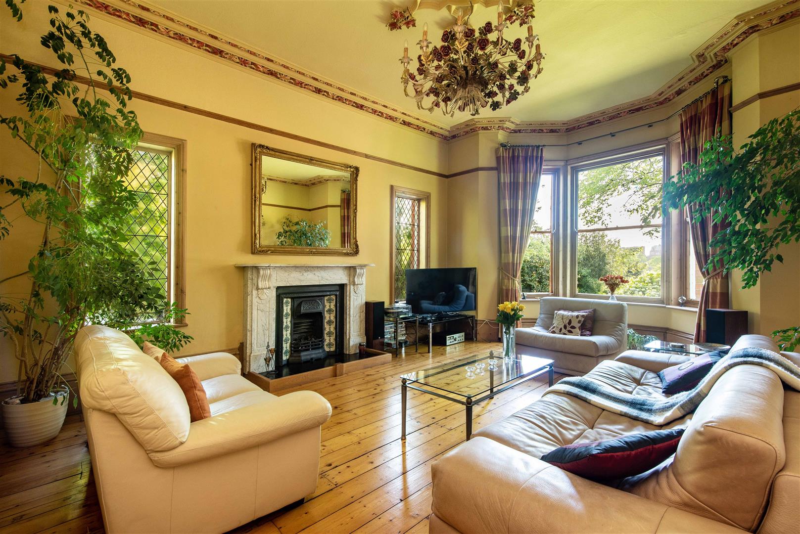 6 bedroom detached house for sale 0