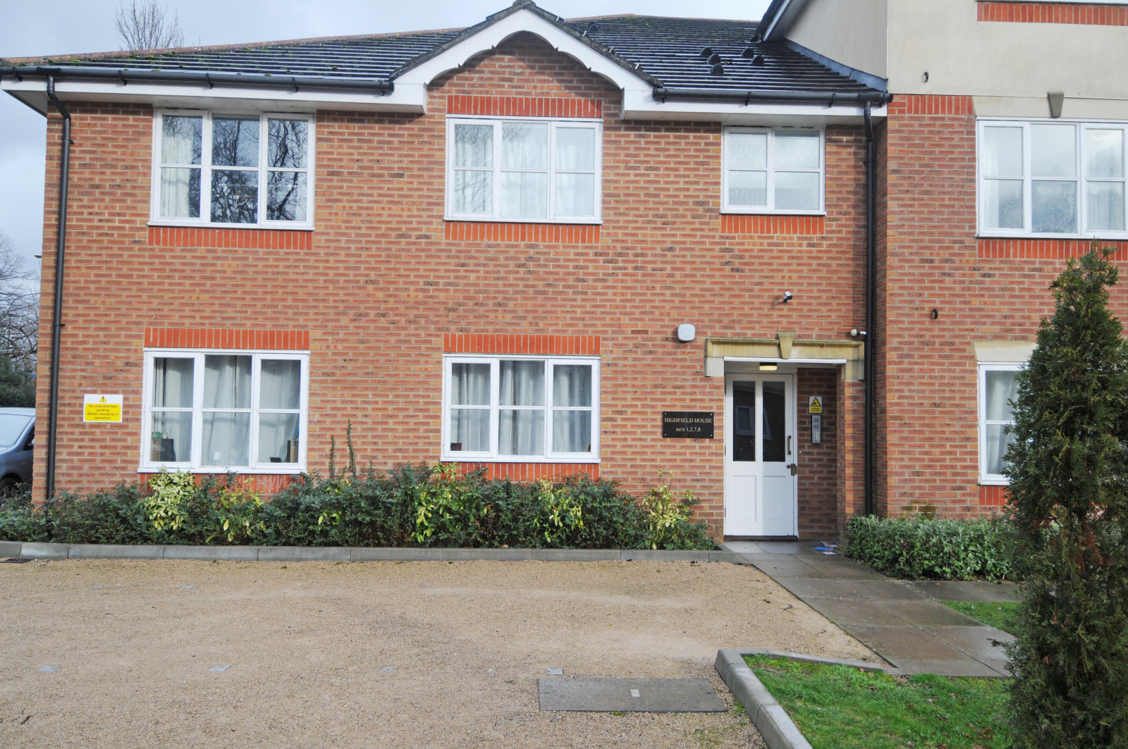2-bed flat on 2 Highfield House, Town Mead, Crawley, £1,525/mo