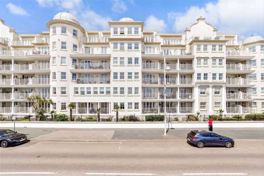 2-bed flat on The Esplanade, Bognor Regis, £248,000