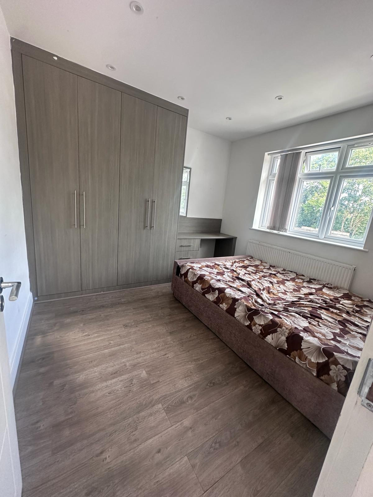 66 GREENLAND CRESCENT, SOUTHALL photo 4