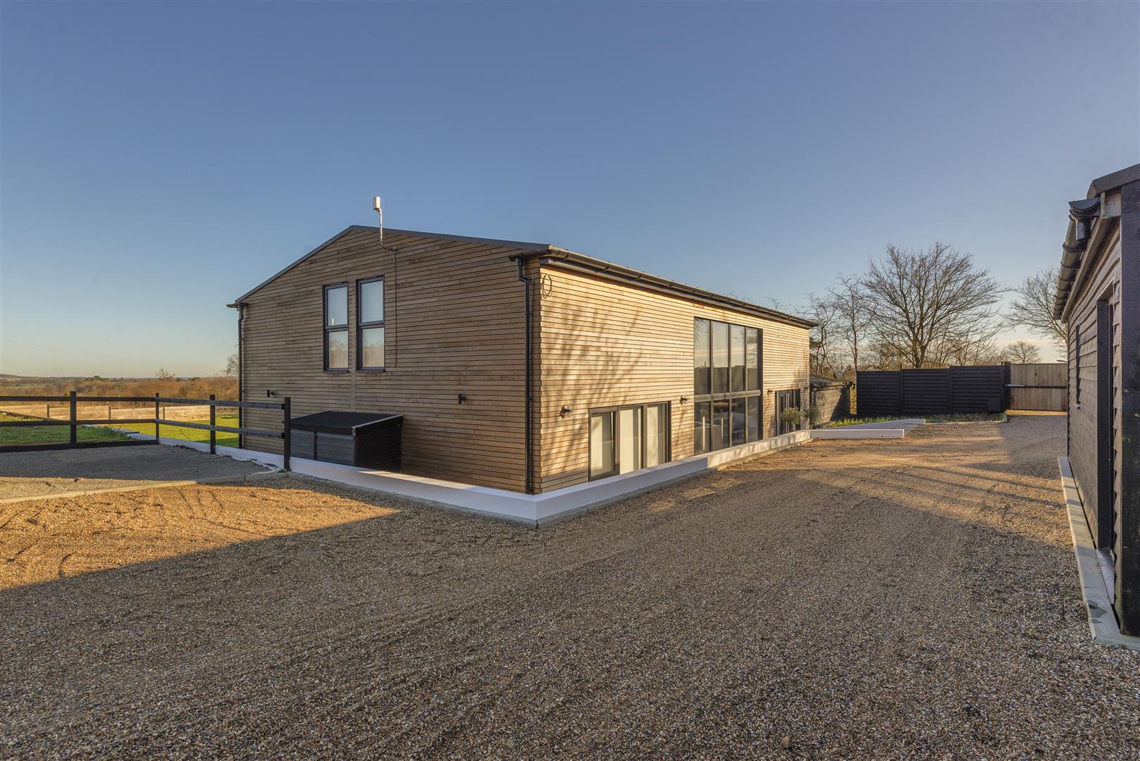 4 bedroom detached house for sale 0