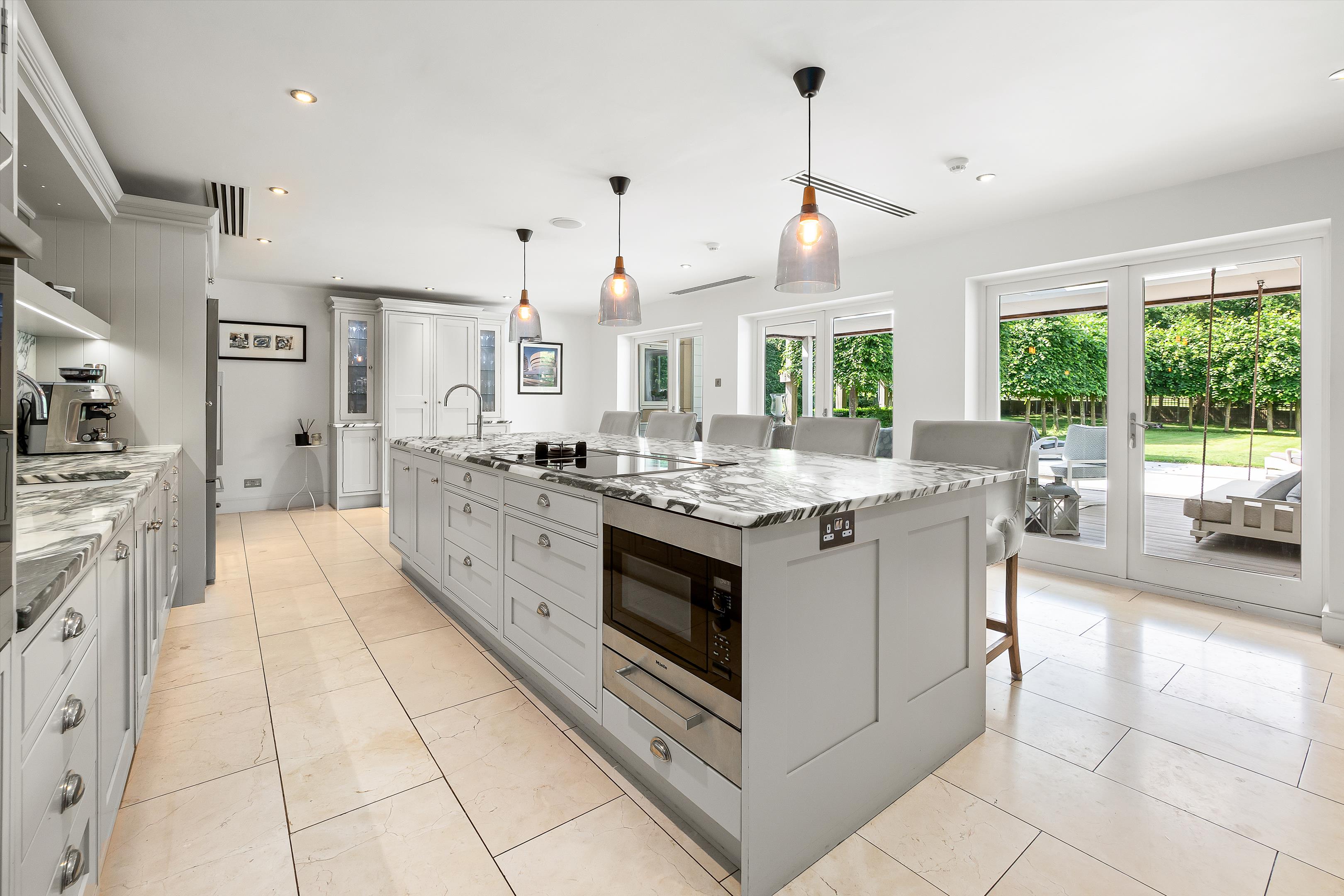 5 bedroom detached house for sale 0