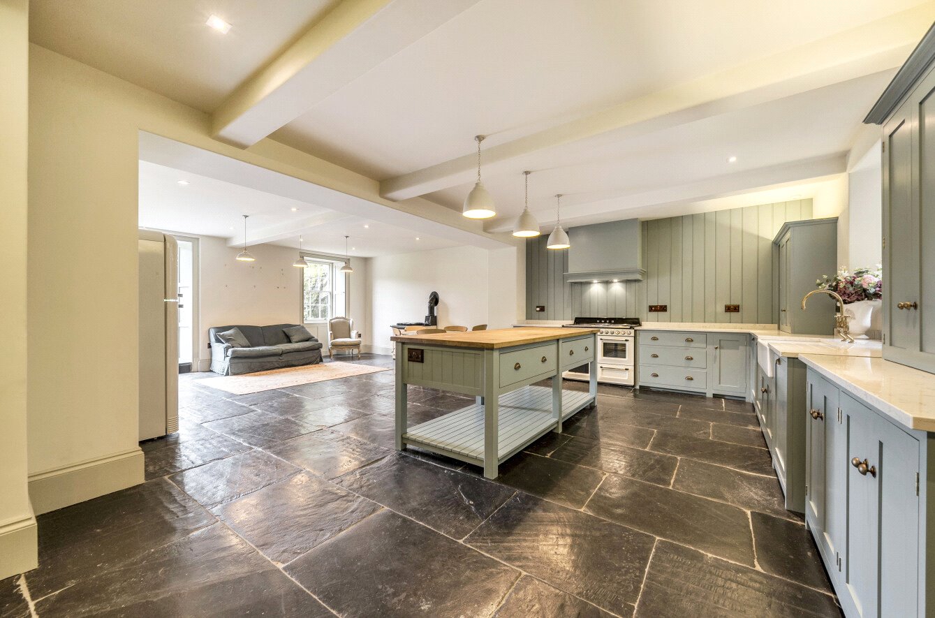 14 bedroom detached house for sale 0