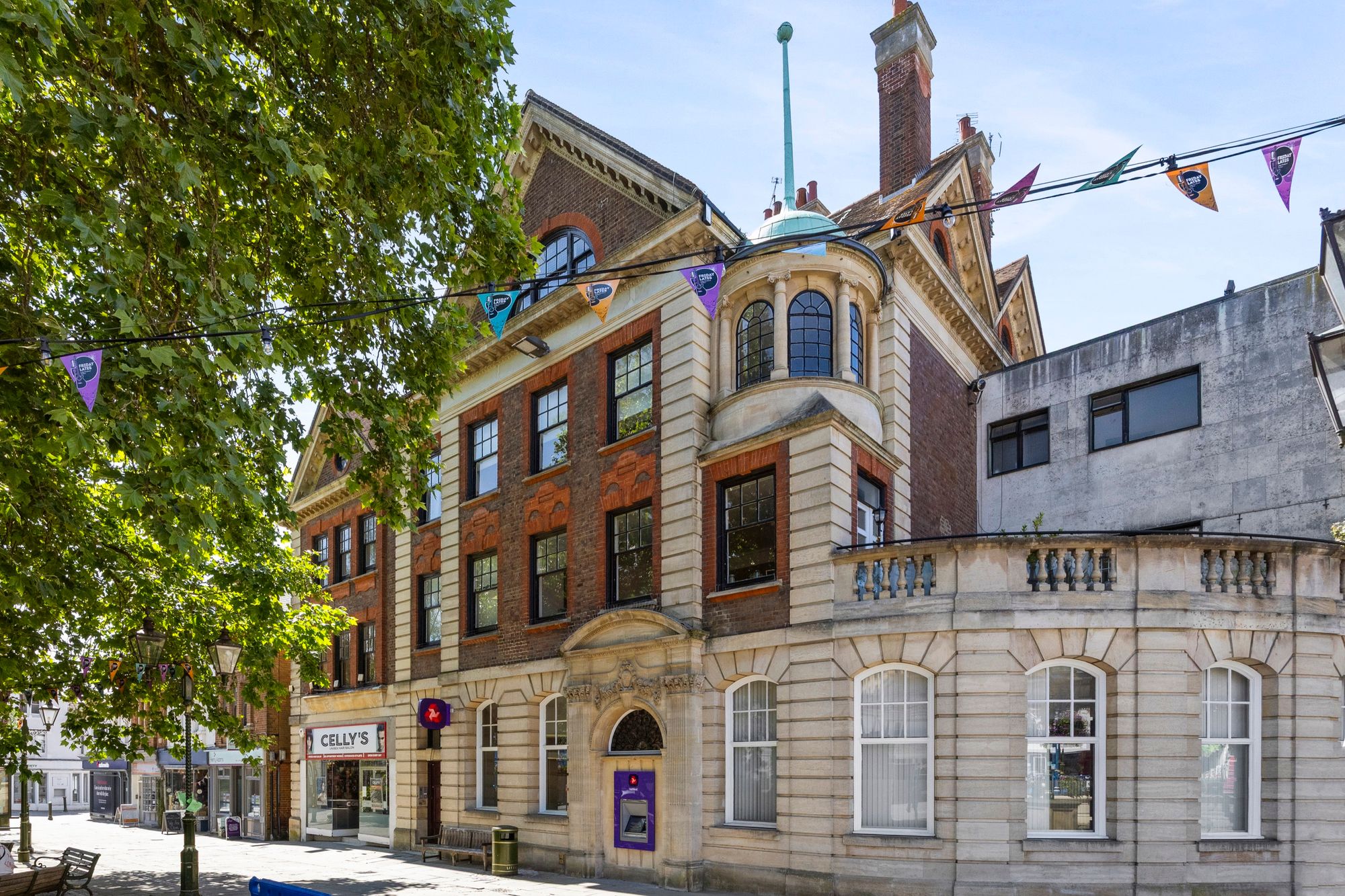 2-bed flat on Flat 5, 49 Carfax, Horsham, £450,000