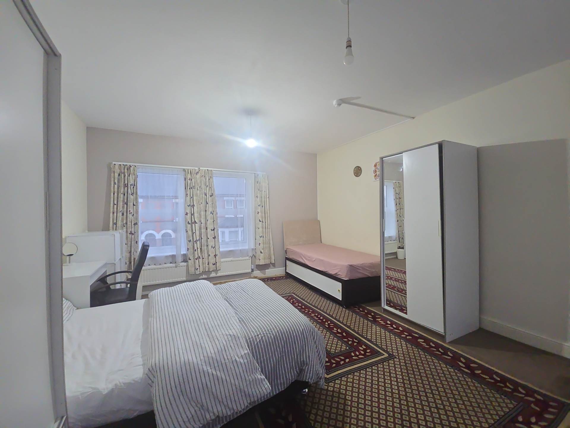 Room 5, Radstock Road, Reading photo 2