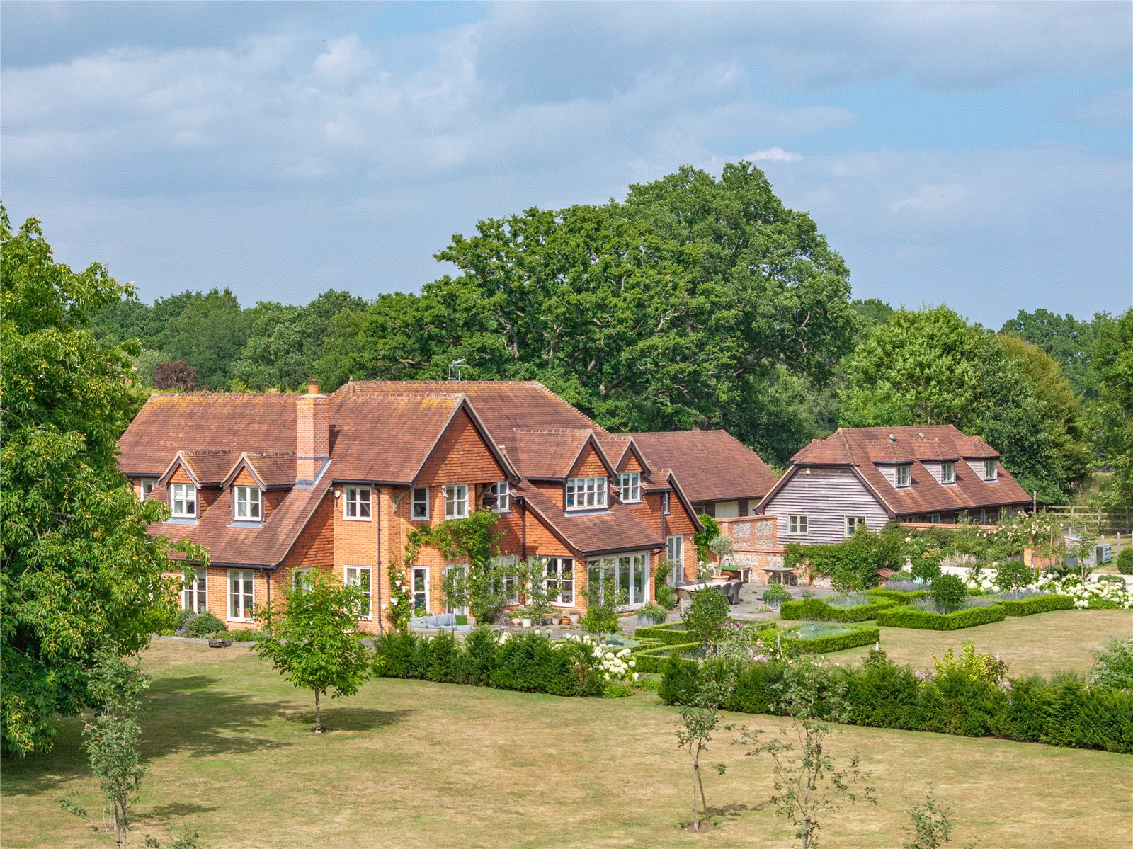 5 bedroom detached house for sale 0