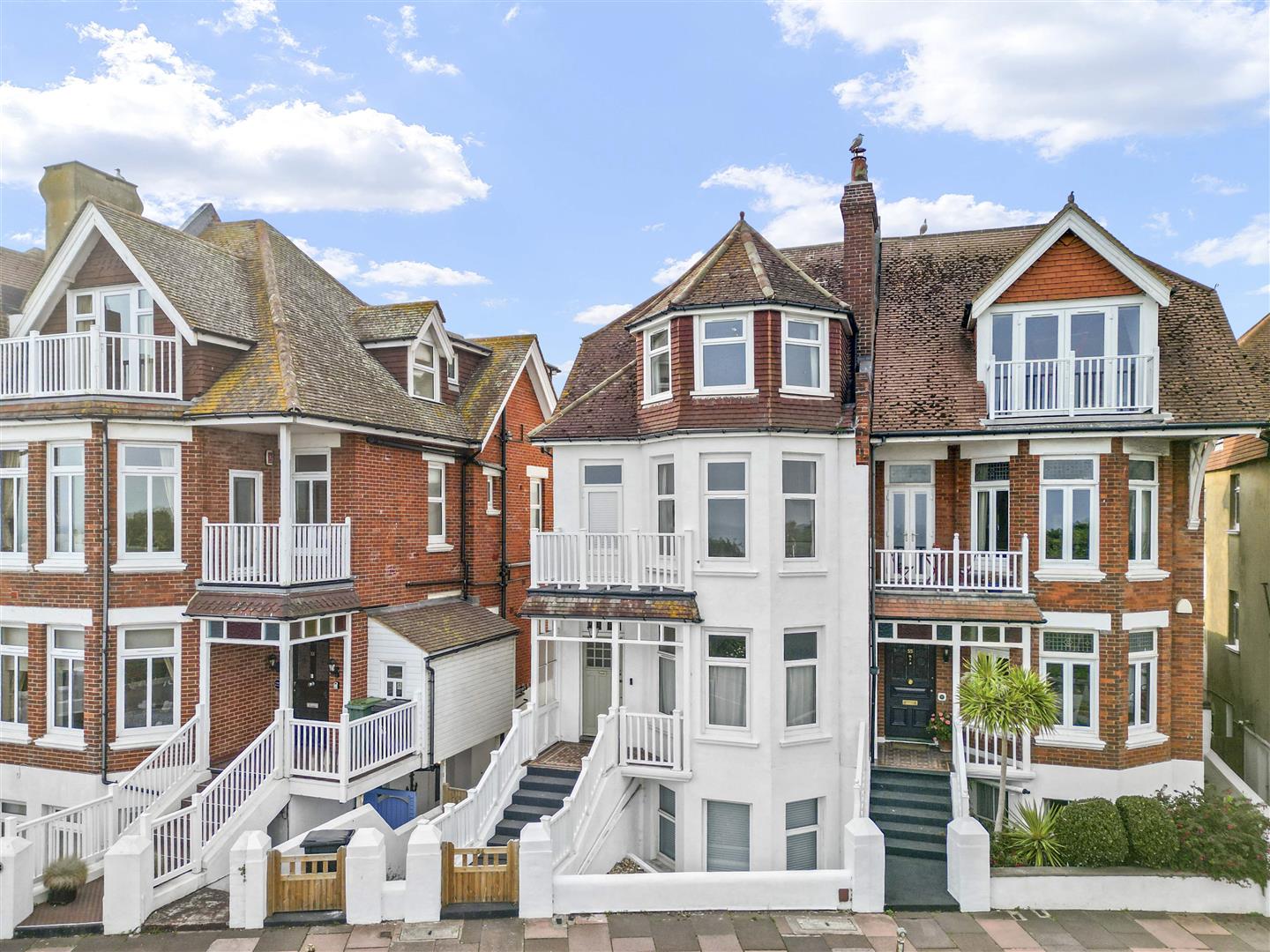 6 bed semi-detached house for sale