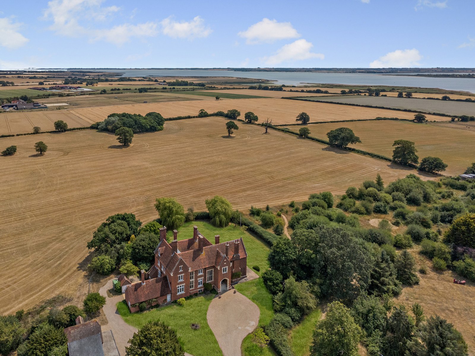 8 bedroom detached house for sale 0