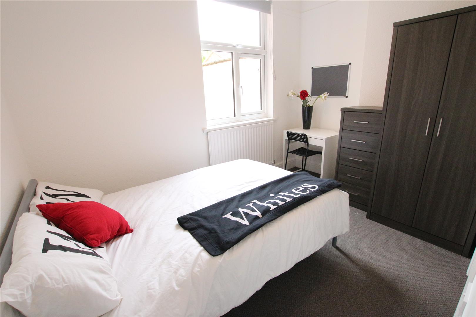 Room 2, 125, Upper Thrift Street, Northampton photo 2