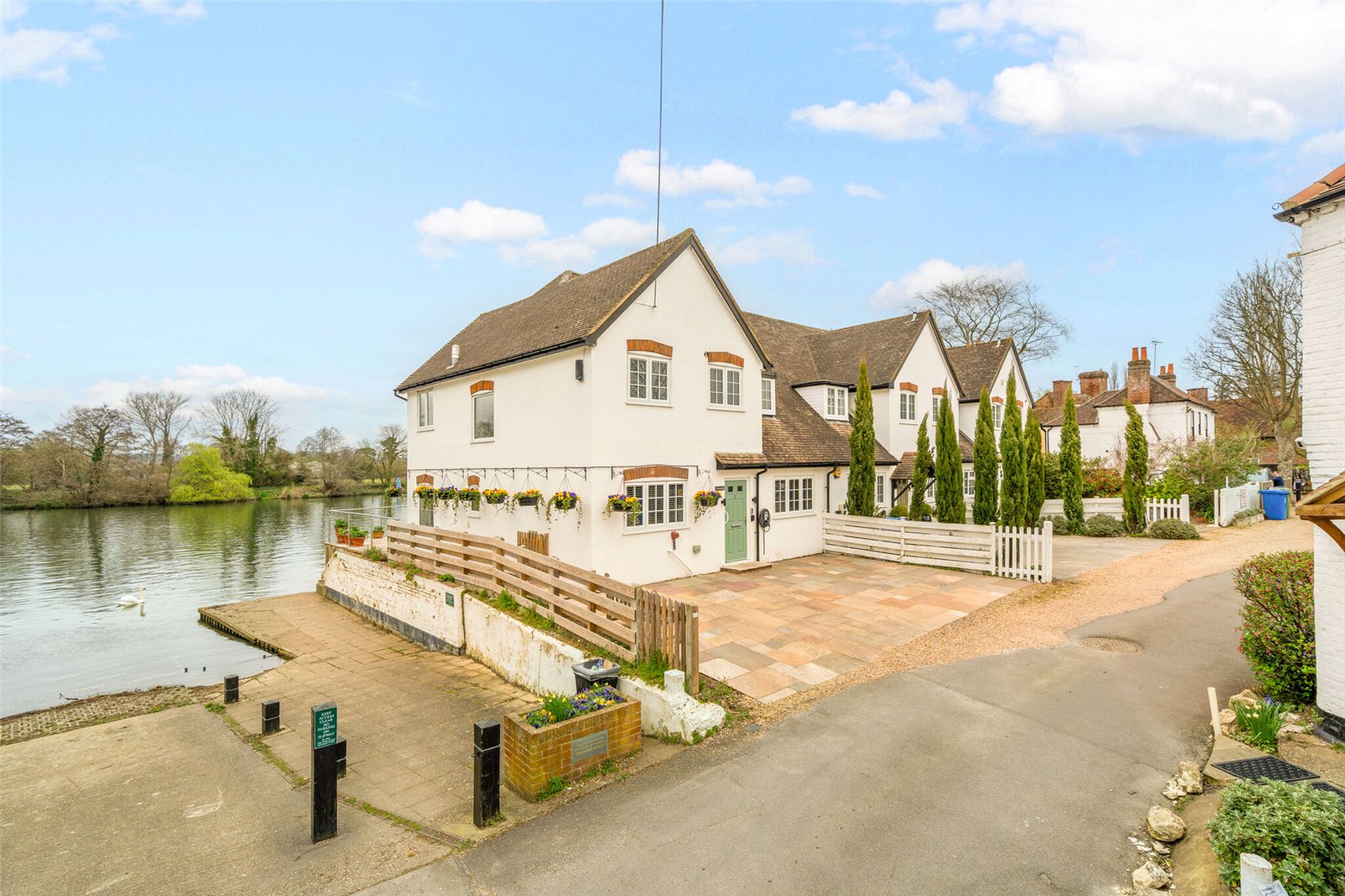 3 bedroom semi-detached house for sale 0