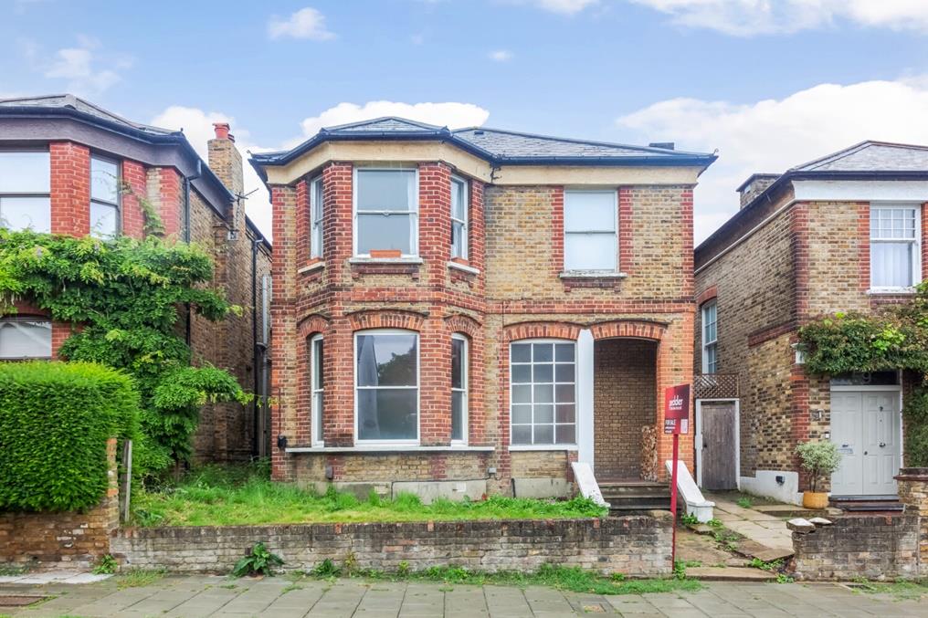 5 bedroom detached house for sale 0