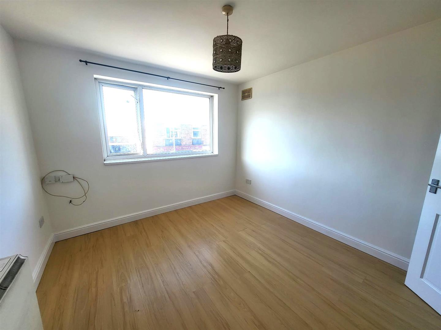Flat 3, 122 High Street, Strood photo 4