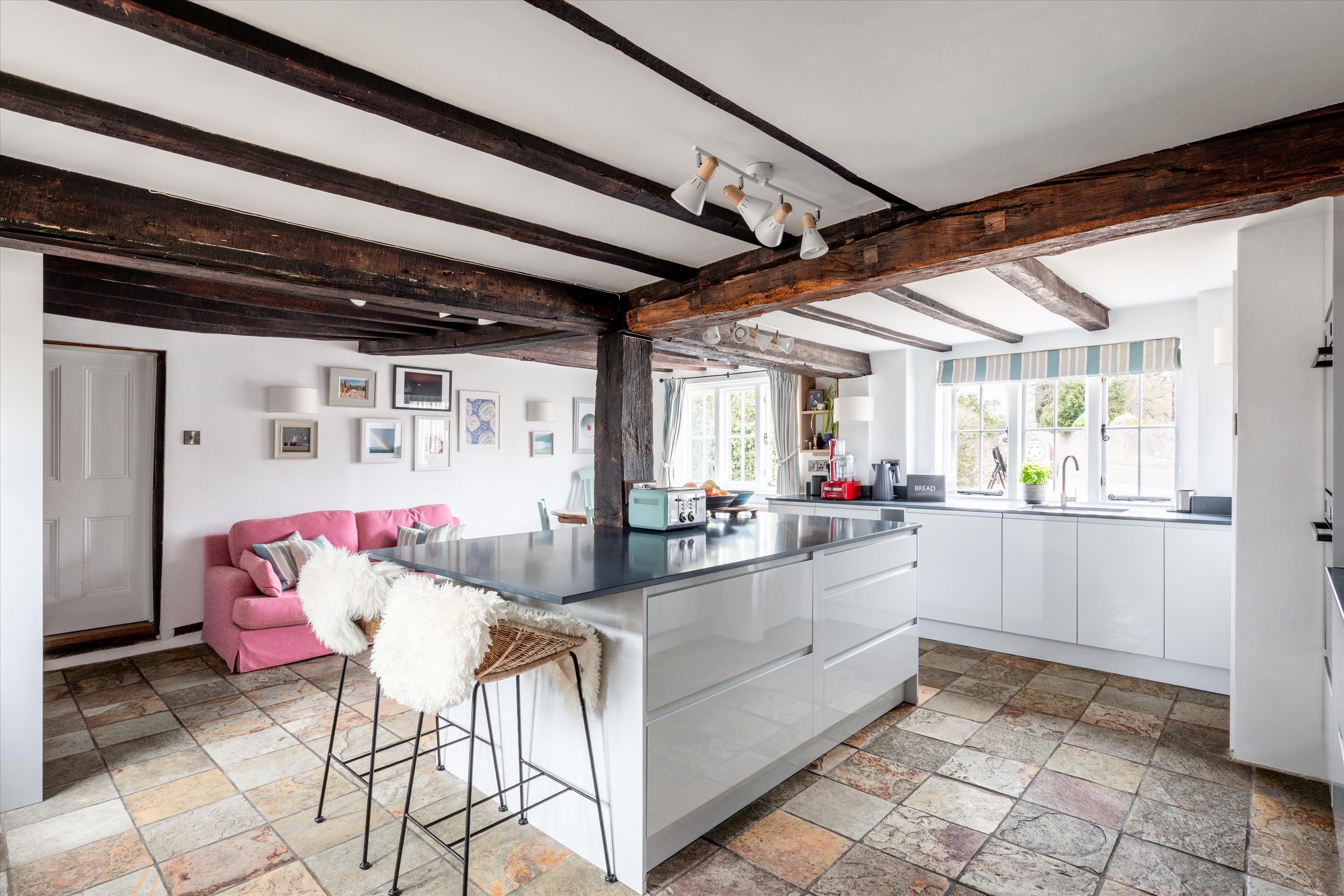 5 bedroom link-detached house for sale 0