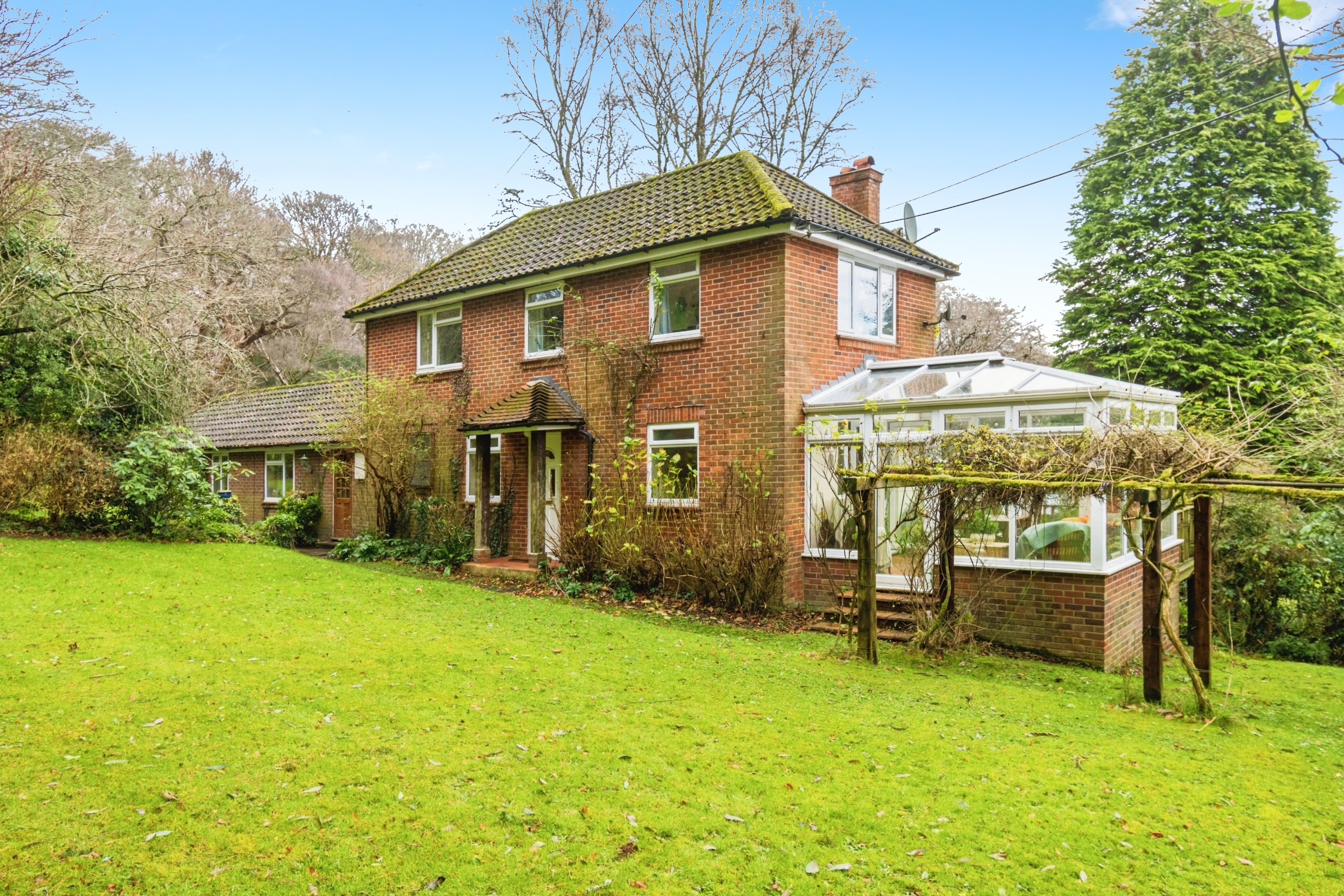 4 bedroom cottage for sale 0