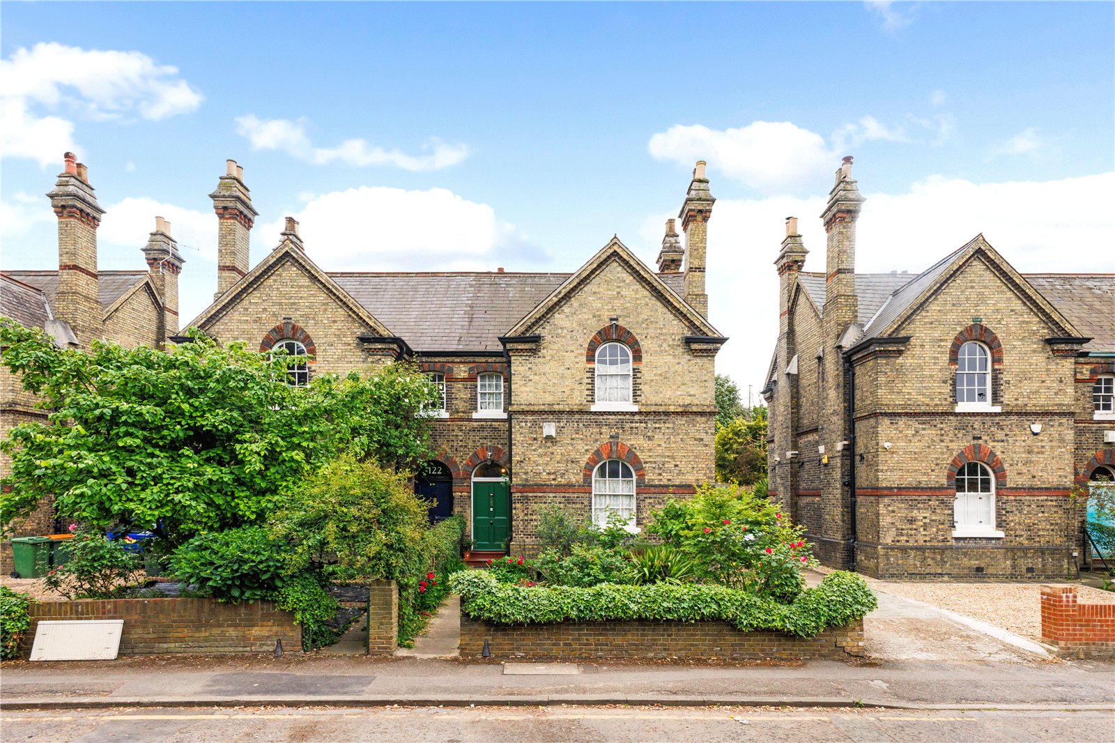 4 bedroom semi-detached house for sale 0