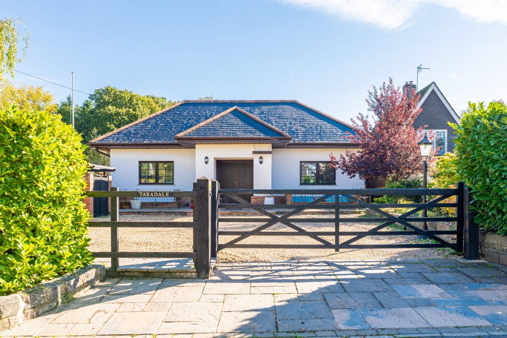 5 bedroom detached house for sale 0