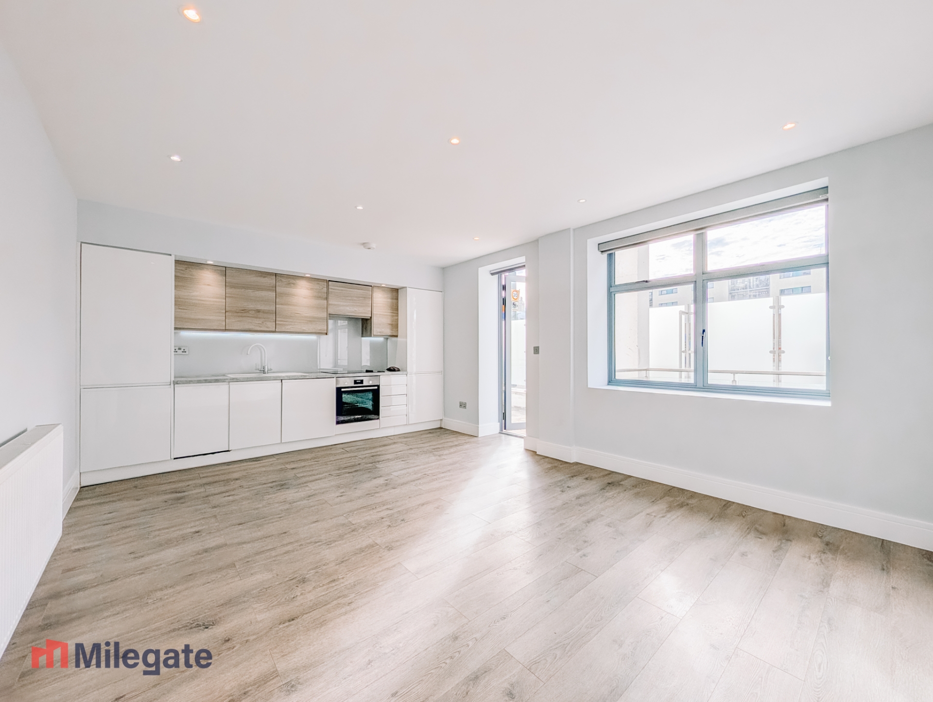 Flat 2 305, Burdett Road, Greater London photo 5