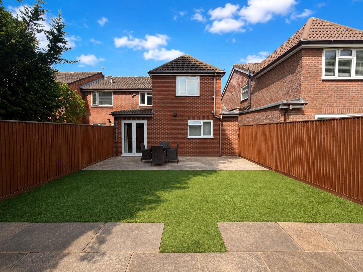 26, Pearl Gardens, Slough photo 5