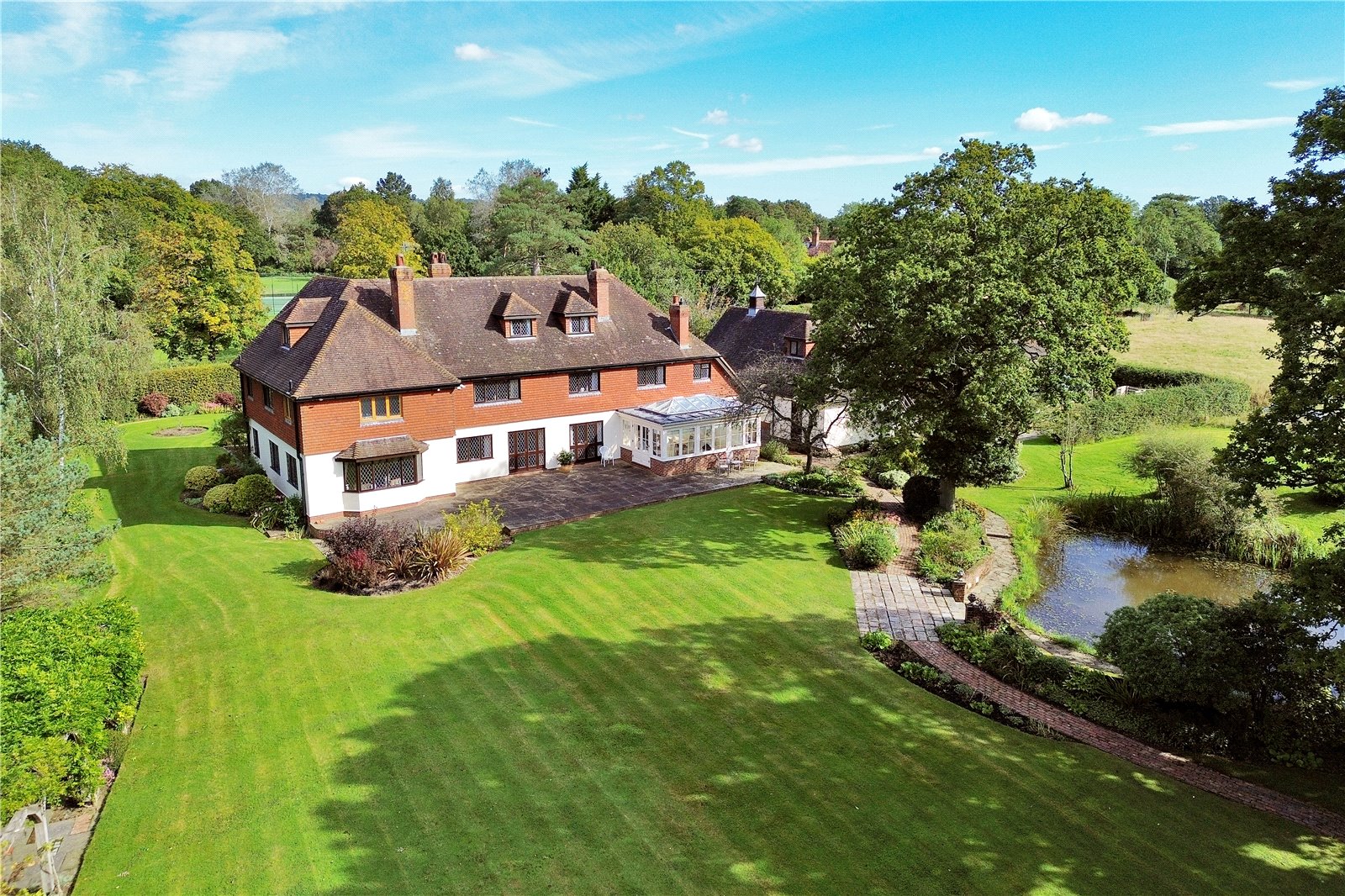 6 bedroom detached house for sale 0