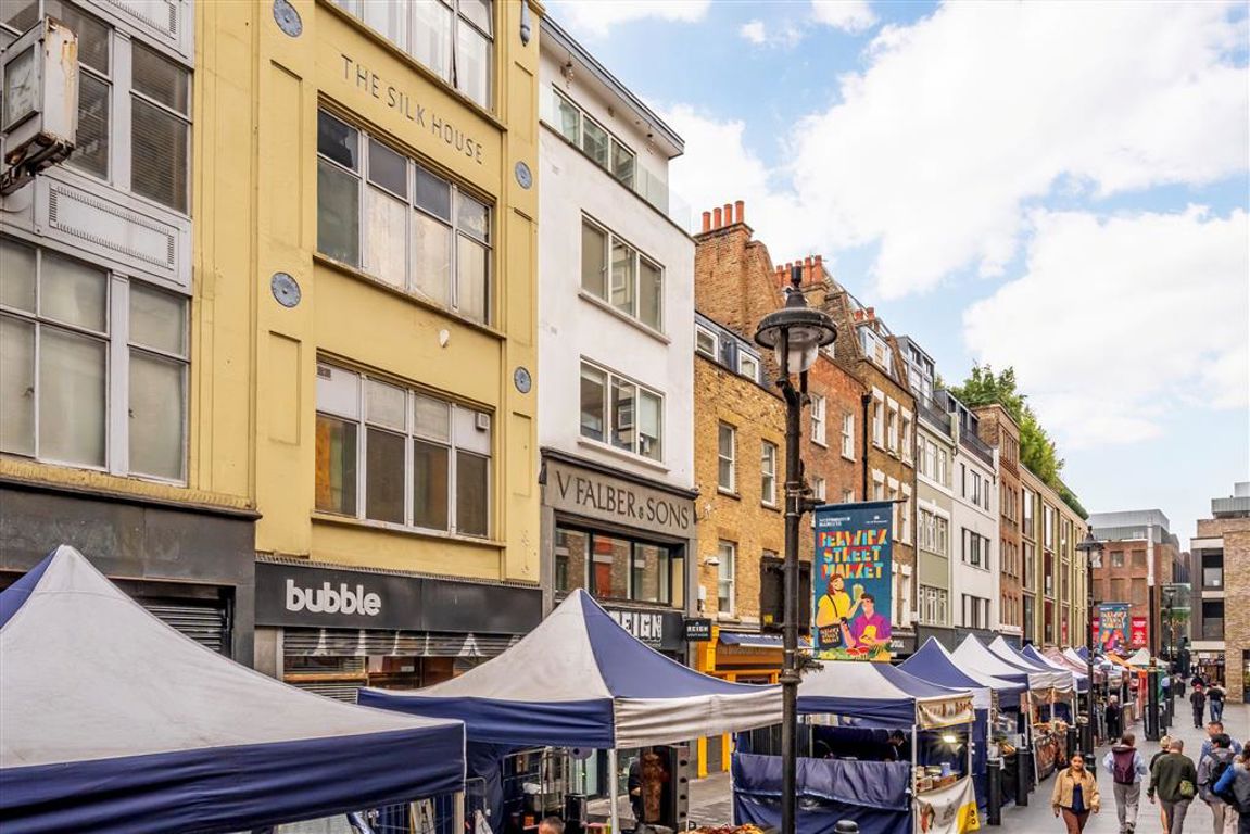 Flat C, 12 Berwick St, 12 Berwick Street, London photo 2