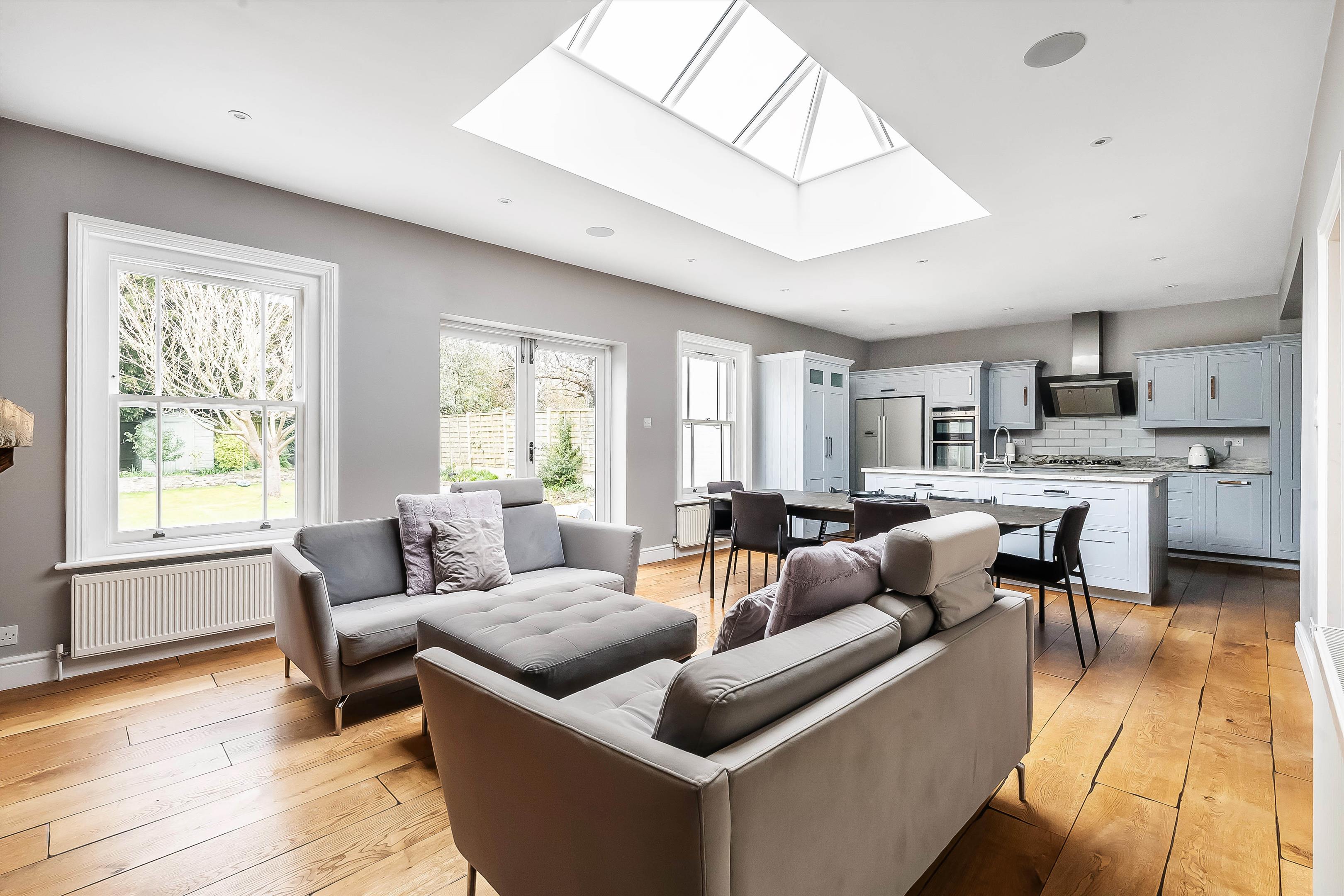 4 bedroom semi-detached house for sale 0