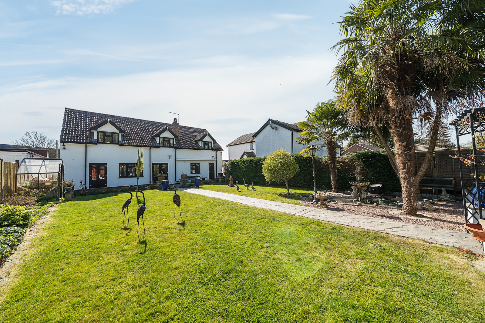 5 bedroom detached house for sale 0