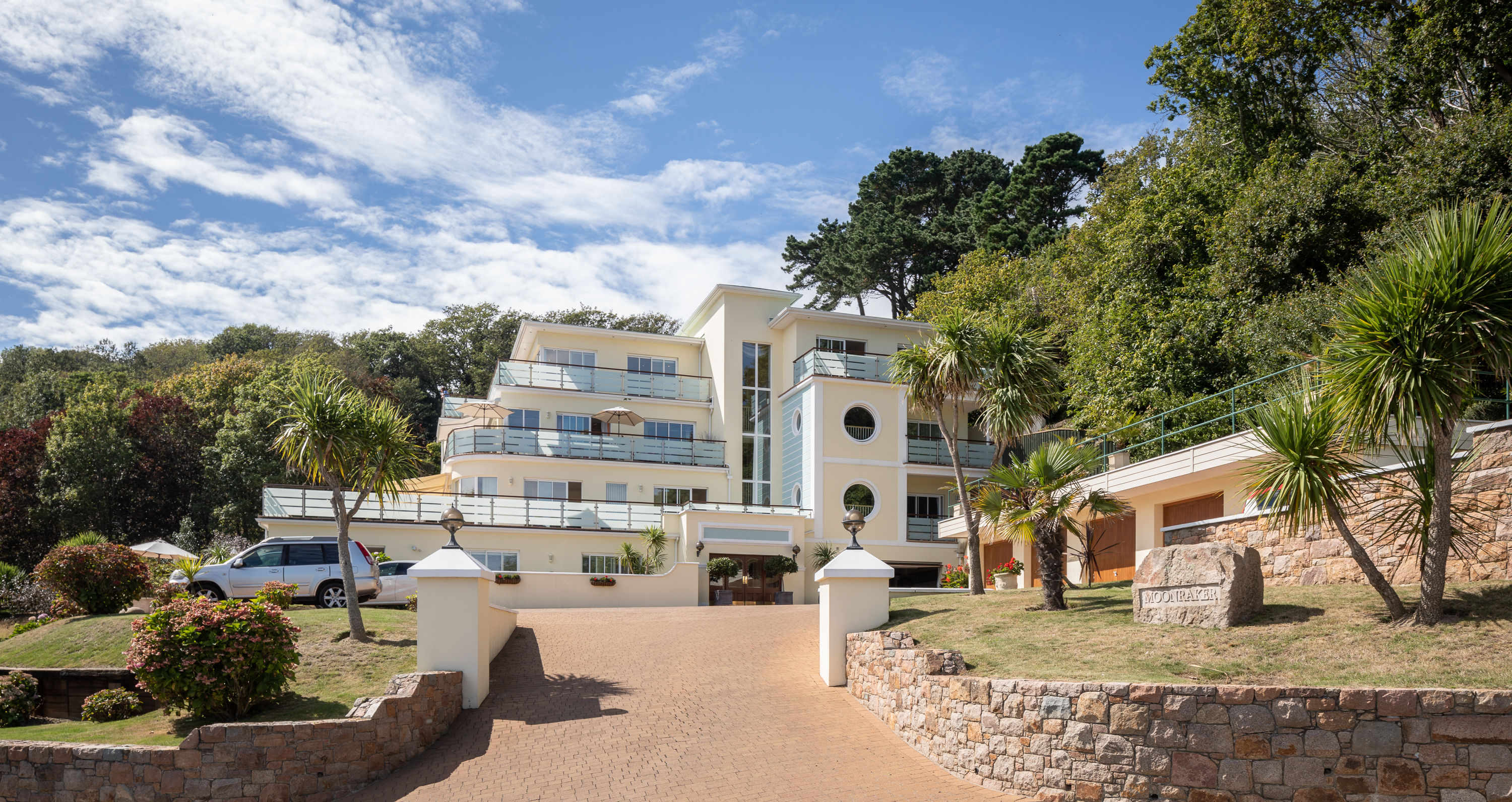 3 bedroom flat for sale 0