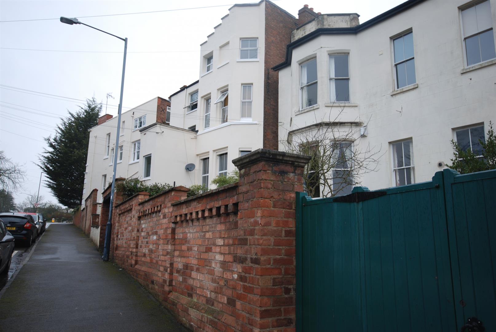 Flat A, 8 Milverton Hill, Leamington Spa photo 5