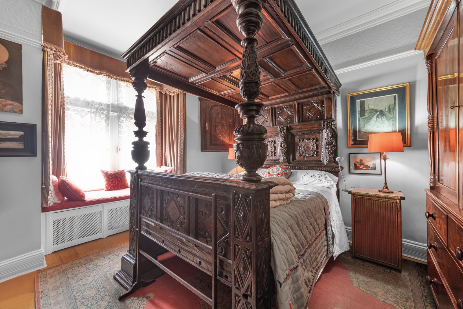 4 bedroom flat for sale 0