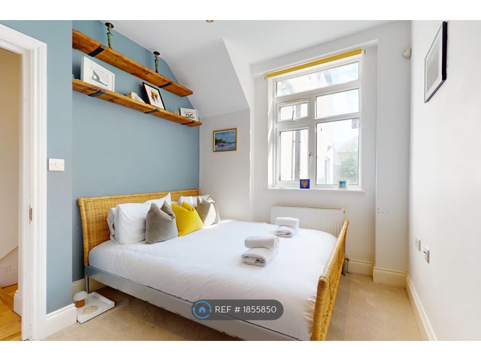 Flat A, Charteris Road, London photo 4